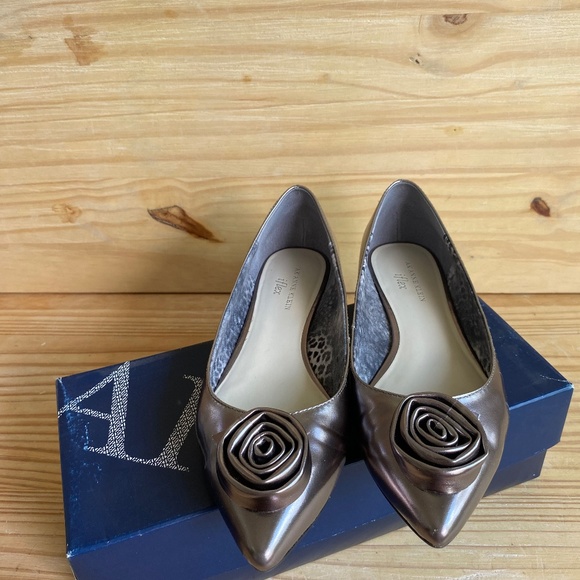 ANNE KLEIN Silver Flower Flats - Picture 2 of 6